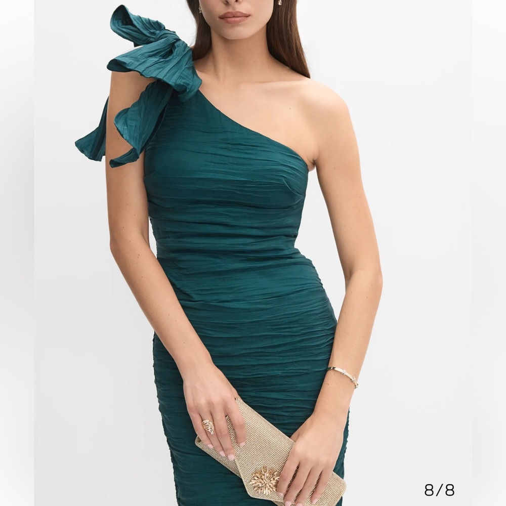 Alex Evening beautiful emerald green One-Shoulder dress. Size8. Excellent cond